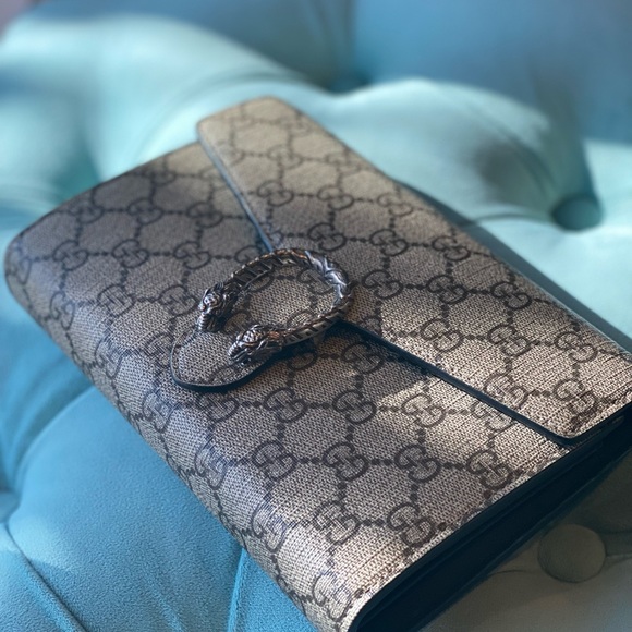 Gucci wallet on a chain - Picture 2 of 8